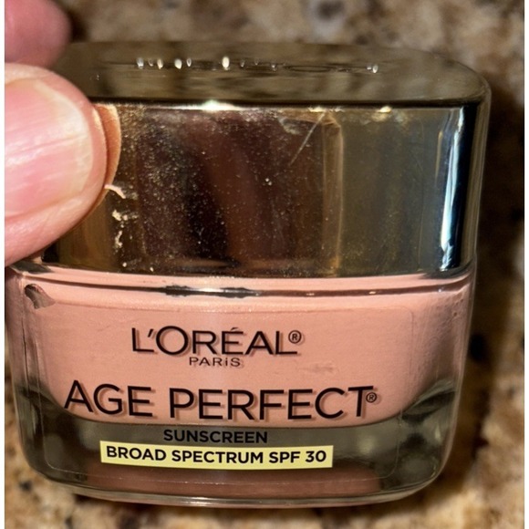 L'Oréal Other - L'Oreal Paris Age Perfect Anti-Aging Moisturizer SPF 30 1.7oz old formula LOOK